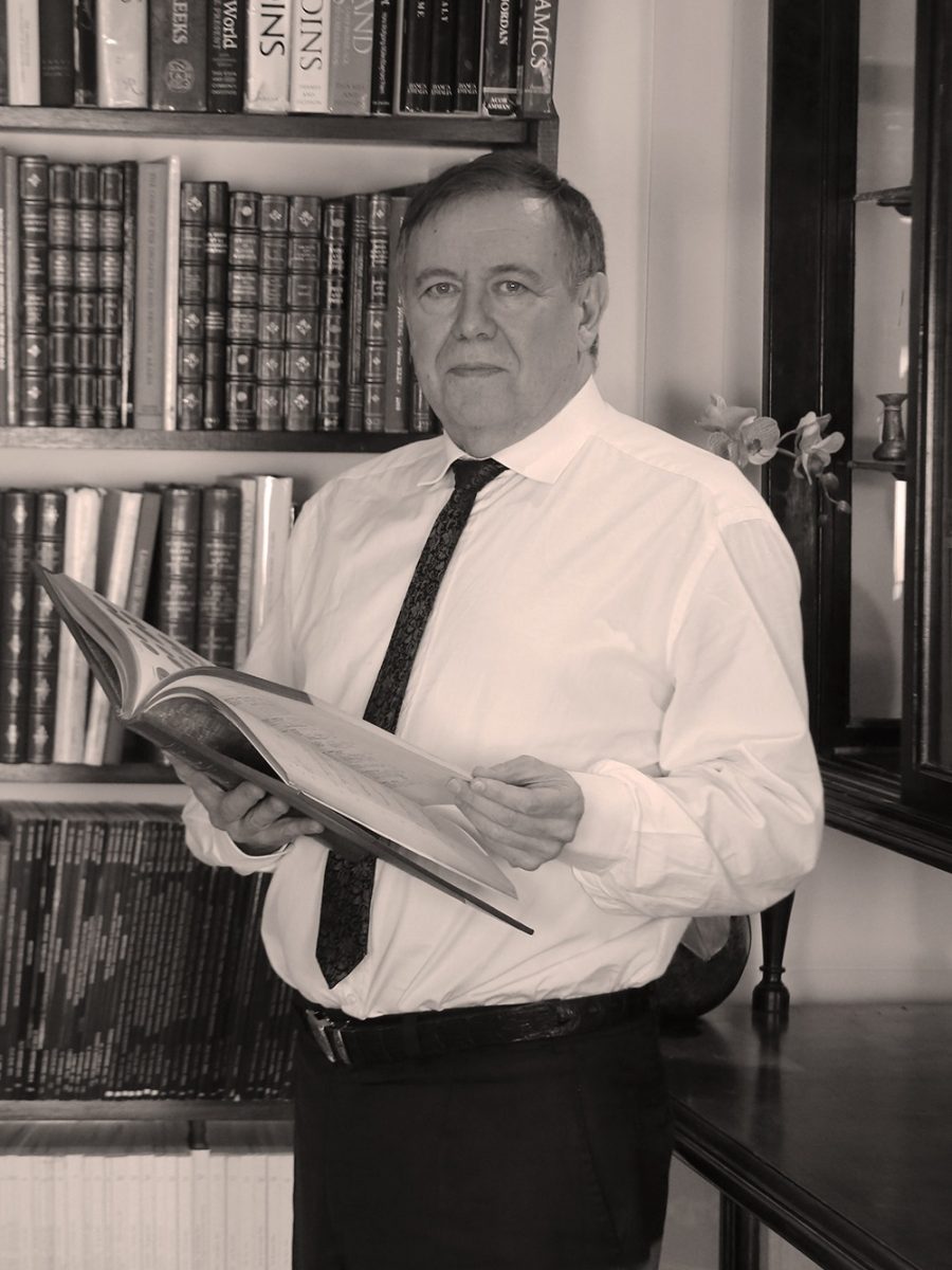 Chris Martin - Antiquities Dealer in London