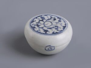 hoi an blue and white large covered box
