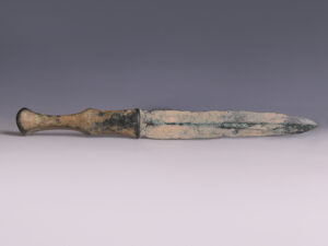 achaemenid bronze dagger