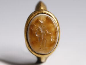 ancient roman solid gold intaglio ring with mercury