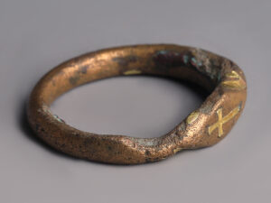 byzantine gilt bronze ring with cross. 2