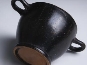 gnathia black gloss skyphos