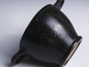 gnathia black gloss skyphos