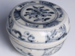 hoi an shipwreck blue and white decorated box