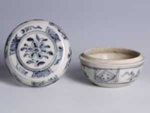 hoi an shipwreck blue and white decorated box 1