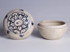 hoi an shipwreck blue and white floral box 1