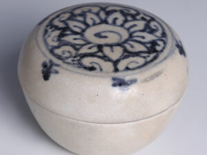 hoi an shipwreck blue and white floral box