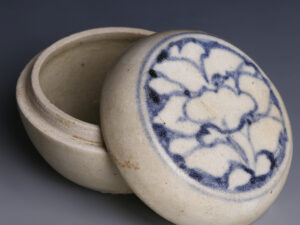 hoi an shipwreck blue and white lotus box 2