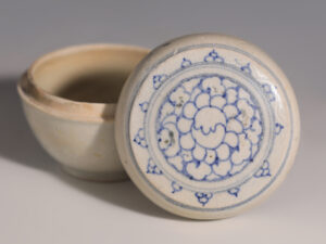hoi an shipwreck blue white floral box