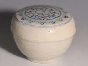 hoi an shipwreck blue white floral box