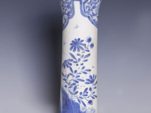 large chinese kangxi blue and white vase 2