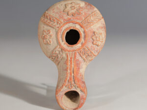 late hellenisti-early imperial terracotta oil lamp with floral decoration