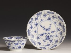 Kangxi Small Tea Bowl with Matching Saucer