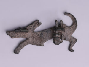 roman bronze running hound brooch 2