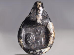 roman glass pendant lion