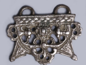 silver tudor period clothing eye fastener