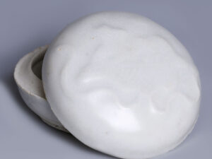 tek sing small circular white glazed box 1