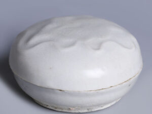 tek sing small circular white glazed box
