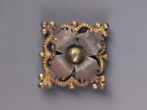 tudor period rosette clothes fastener
