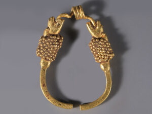 western asiatic gold nose ring with lion head terminals 