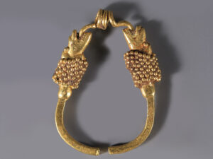 western asiatic gold nose ring with lion head terminals 
