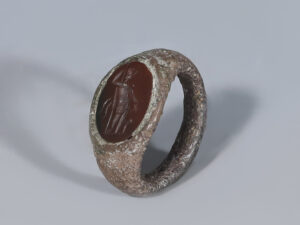 ancient roman bronze ring with intaglio of bacchus