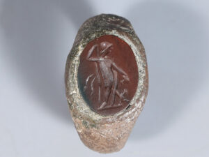 ancient roman bronze ring with intaglio of bacchus