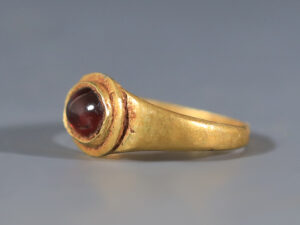 ancient roman gold ring with garnet inset