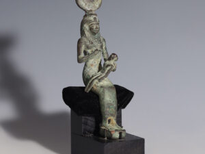 egyptian bronze isis and horus statuette 2