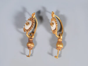 pair of roman gold earrings with pearls